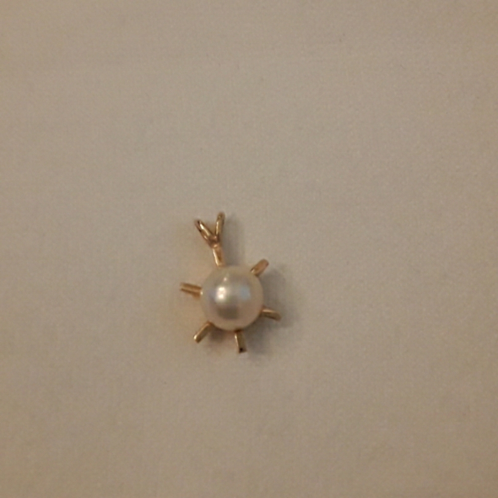 14K solid sold Pearl pendant